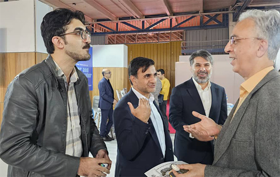 حضور رضا رفیع در غرفه آب منطقه‌ای البرز؛ تکمیل یک روایت هنری در نمایشگاه صنعت آب