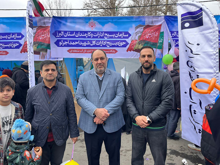 بازدید مدیر دفتر امور اجتماعی و روابط عمومی شرکت منابع آب ایران از غرفه شرکت آب منطقه‌ای البرز