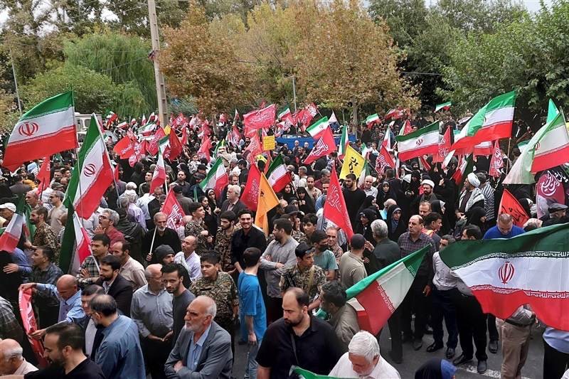 کارکنان و مسئولان شرکت آب منطقه‌ای البرز در اجتماع ۱۱۰ هزار نفری جان‌فدایان البرزی حضور یافتند